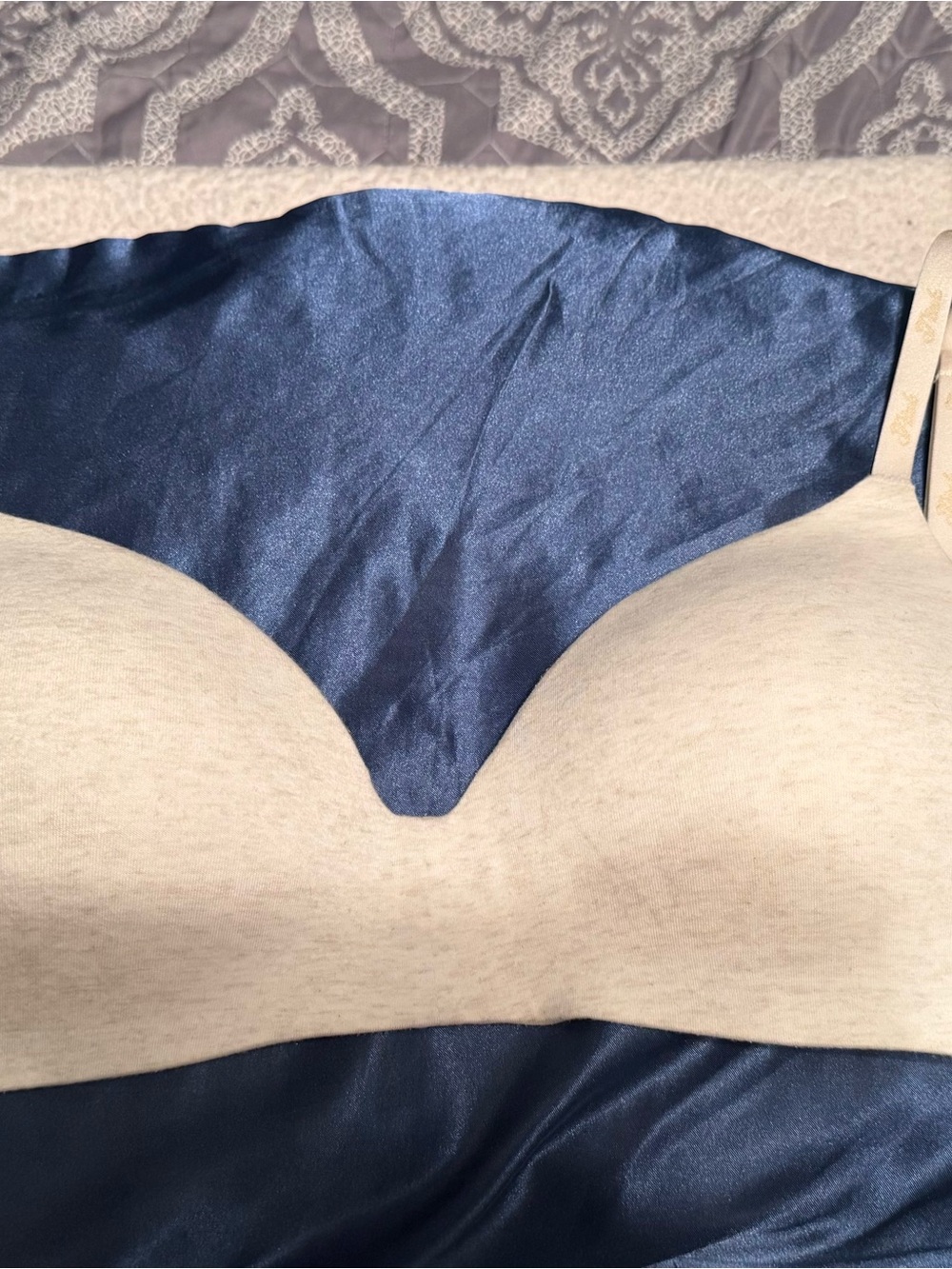 Victoria's Secret Tab Seamless T-Shirt Bra
